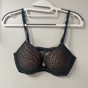 Excellent condition Victoria’s Secret plunge bra!